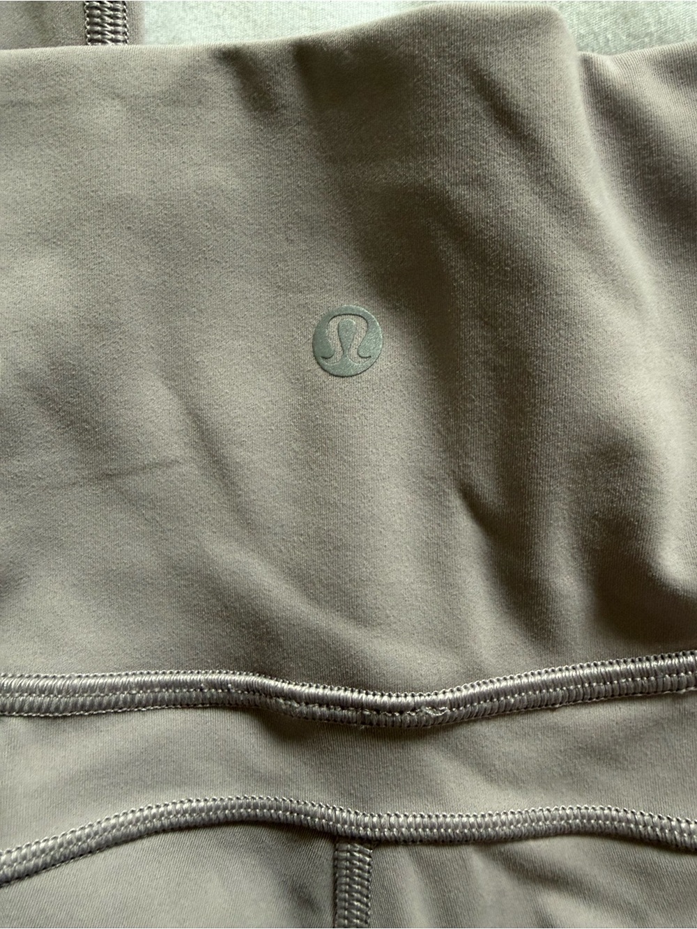 Lululemon High-Waist Seam Detail Leggings in Mauve Gray - Picture 3 of 4